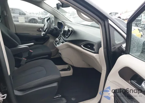 2017 Chrysler Pacifica Touring из США, поврежденный, VIN 2C4RC1DG5HR663903